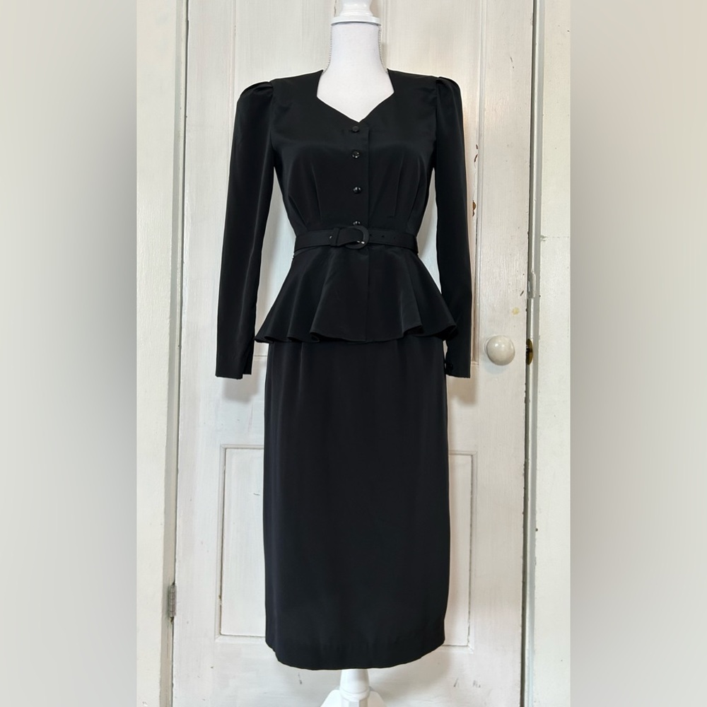Vintage 1980’s Liz Claiborne Black Suit with Belt size 4 Petite EUC